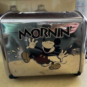 Mickey Mouse toaster leaves the imprint of Mickey on the toast